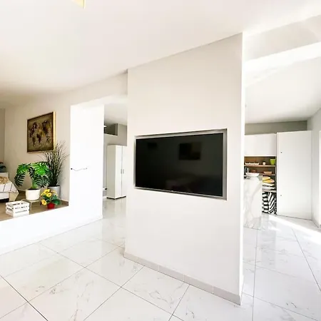 Studio In Barandas, 卡亚俄萨尔瓦赫